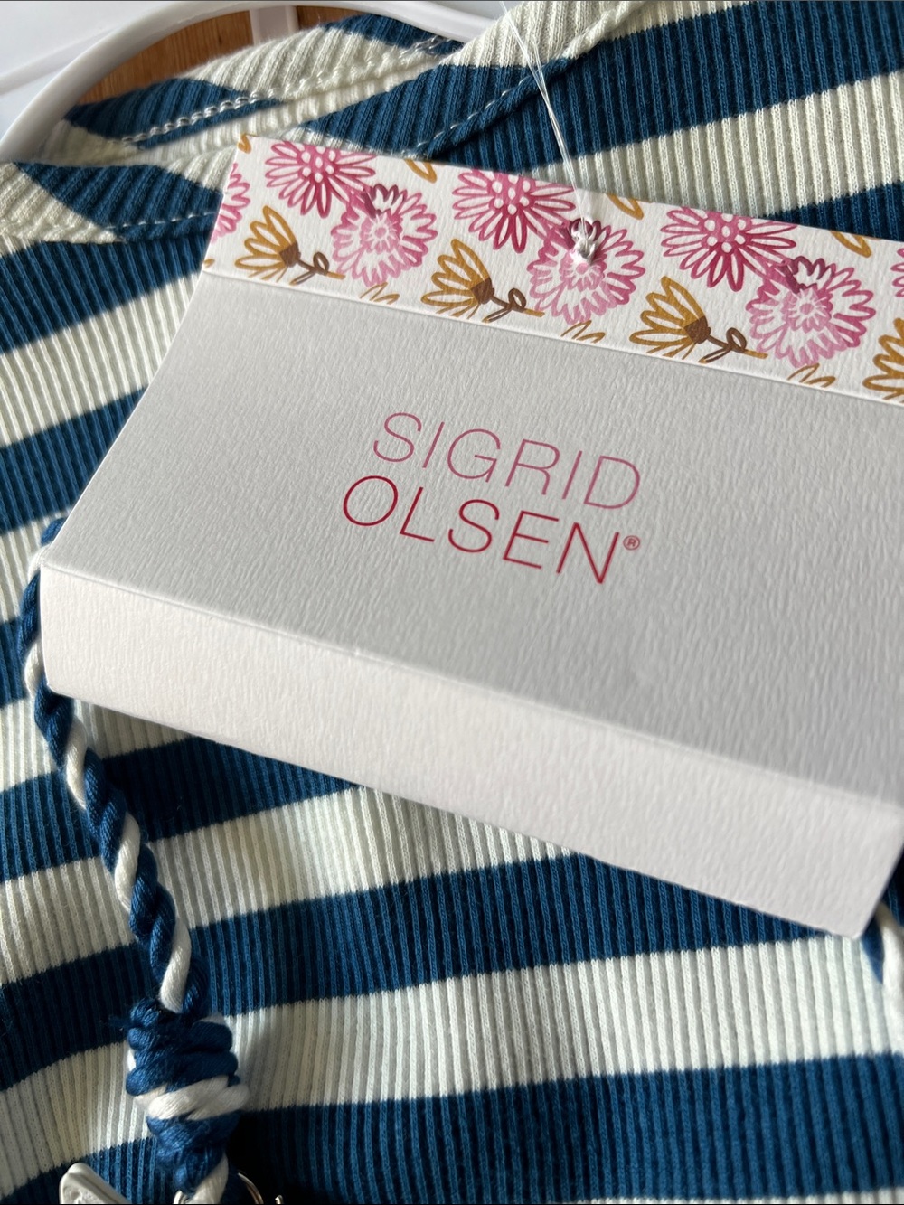Sigrid Olsen Navy & Cream Striped Top with zipper Sailboat pocketbook-so cute - Picture 4 of 6